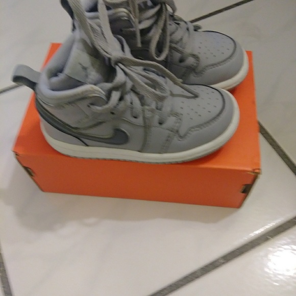 Nike - Picture 2 of 3